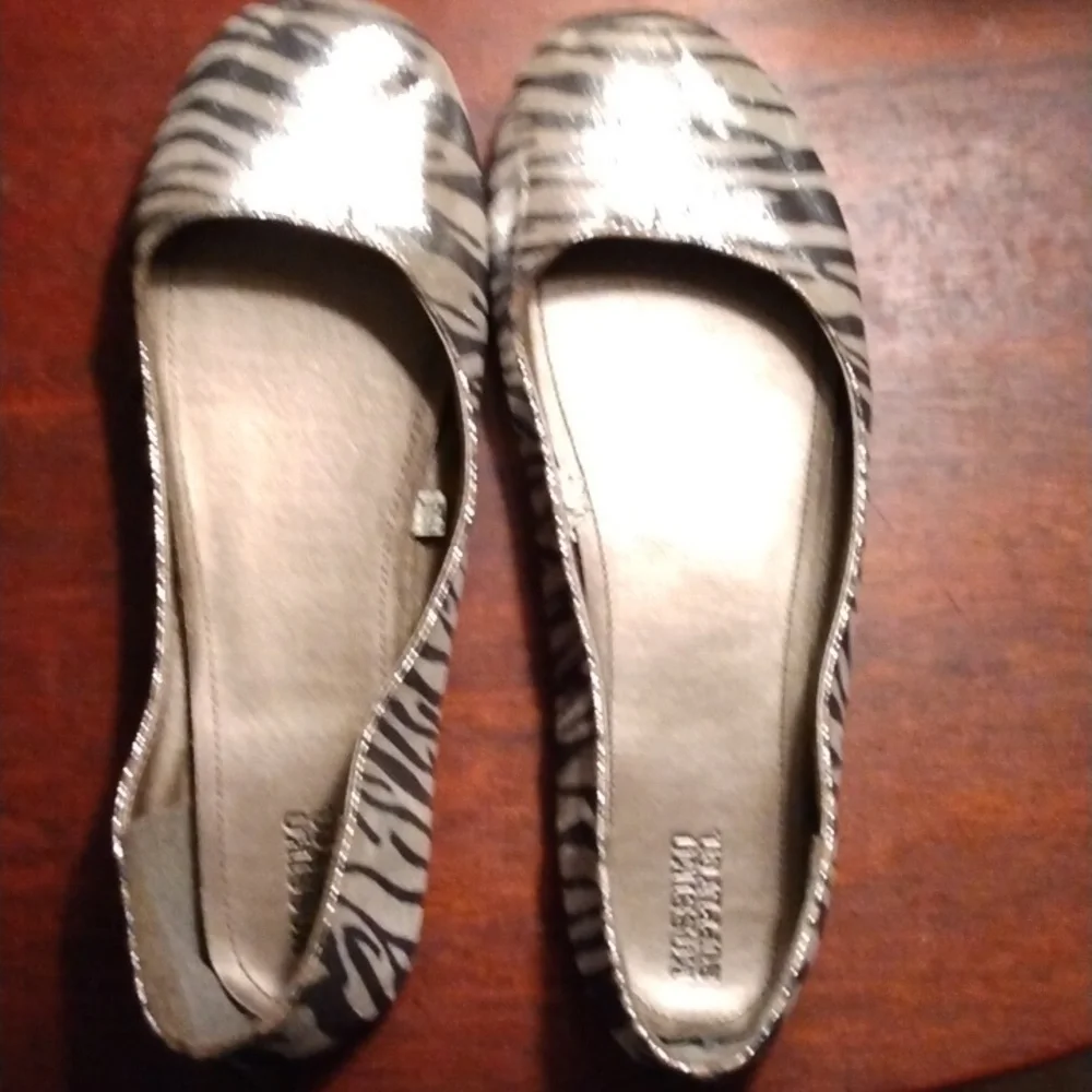 ๐ฆ Glossy Ballet Flats Ladies Sz. 11 - Picture 2 of 8